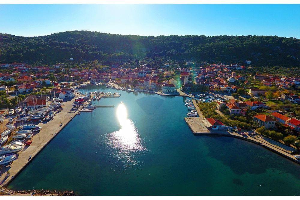 Apartment Marinsko Veli Iž Екстериор снимка